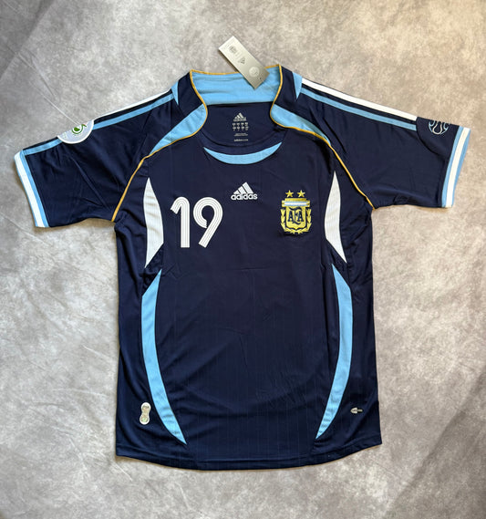 Argentina Away Soccer Jersey Retro 2006 Messi 19