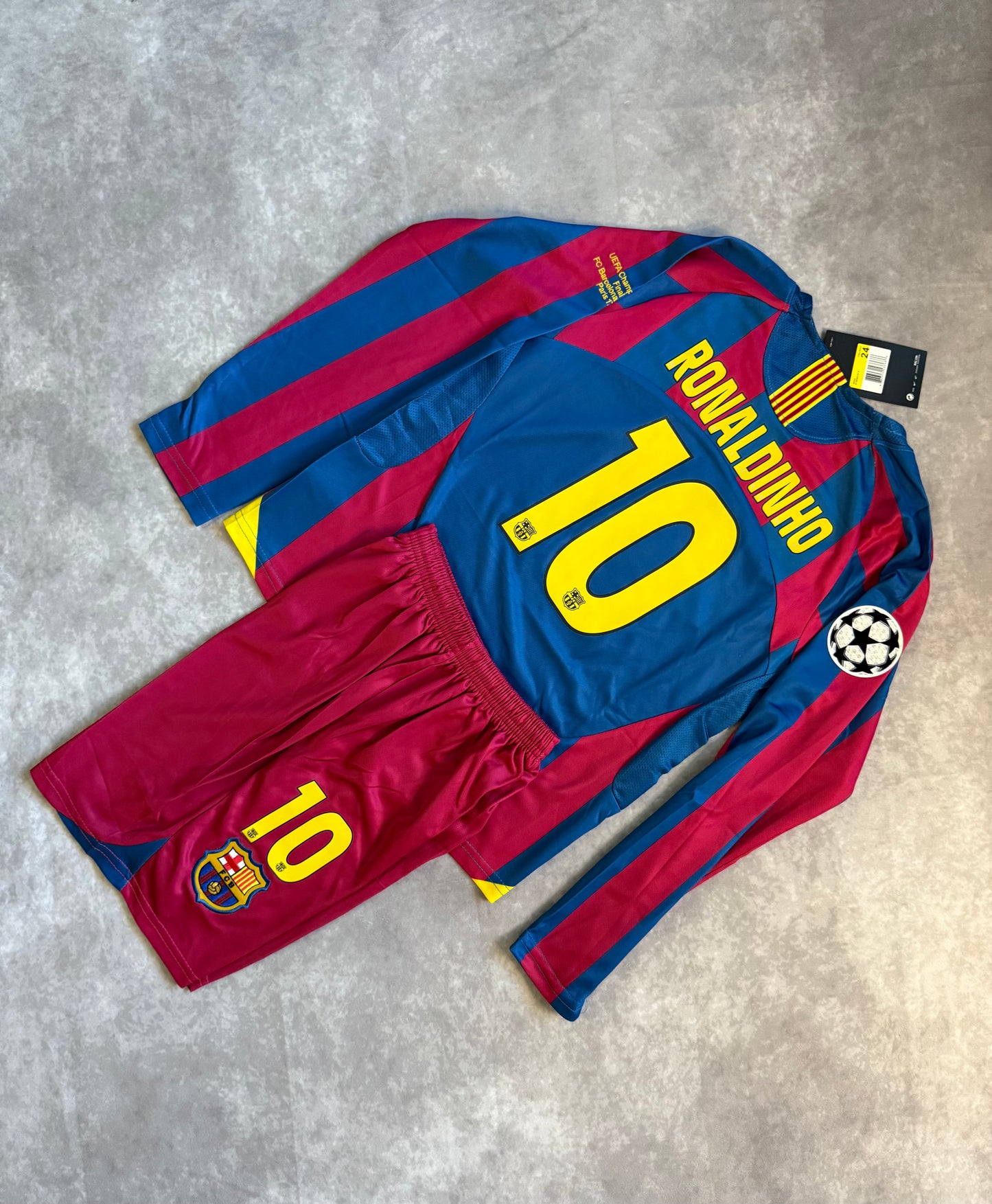 Barcelona home 2006 Retro set kids Ronaldinho 10